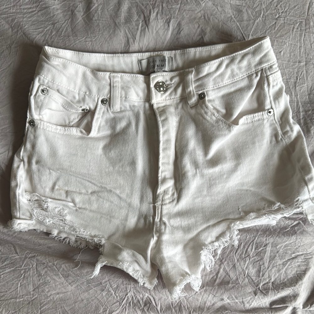 Love Tree white denim shorts.